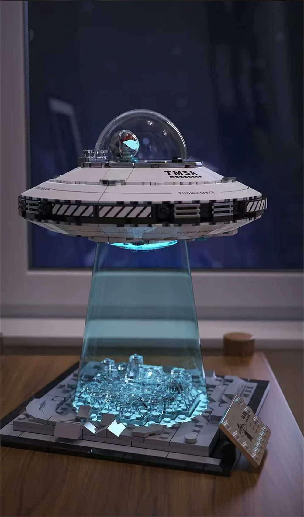 TUOMU T3012 Space Exploration Model UFO Spaceship LED Light