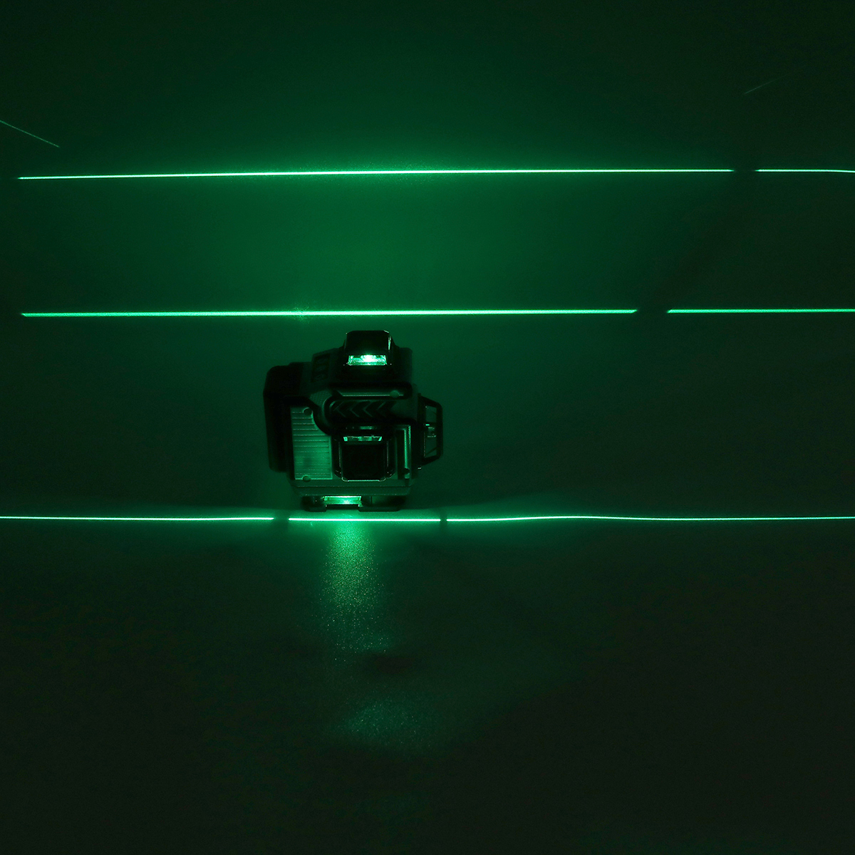 MUSTOOL 16 Lines 4D Laser Level Dual Batteries 360°Horizontal Vertical Cross Green Light Self-Leveling Measure