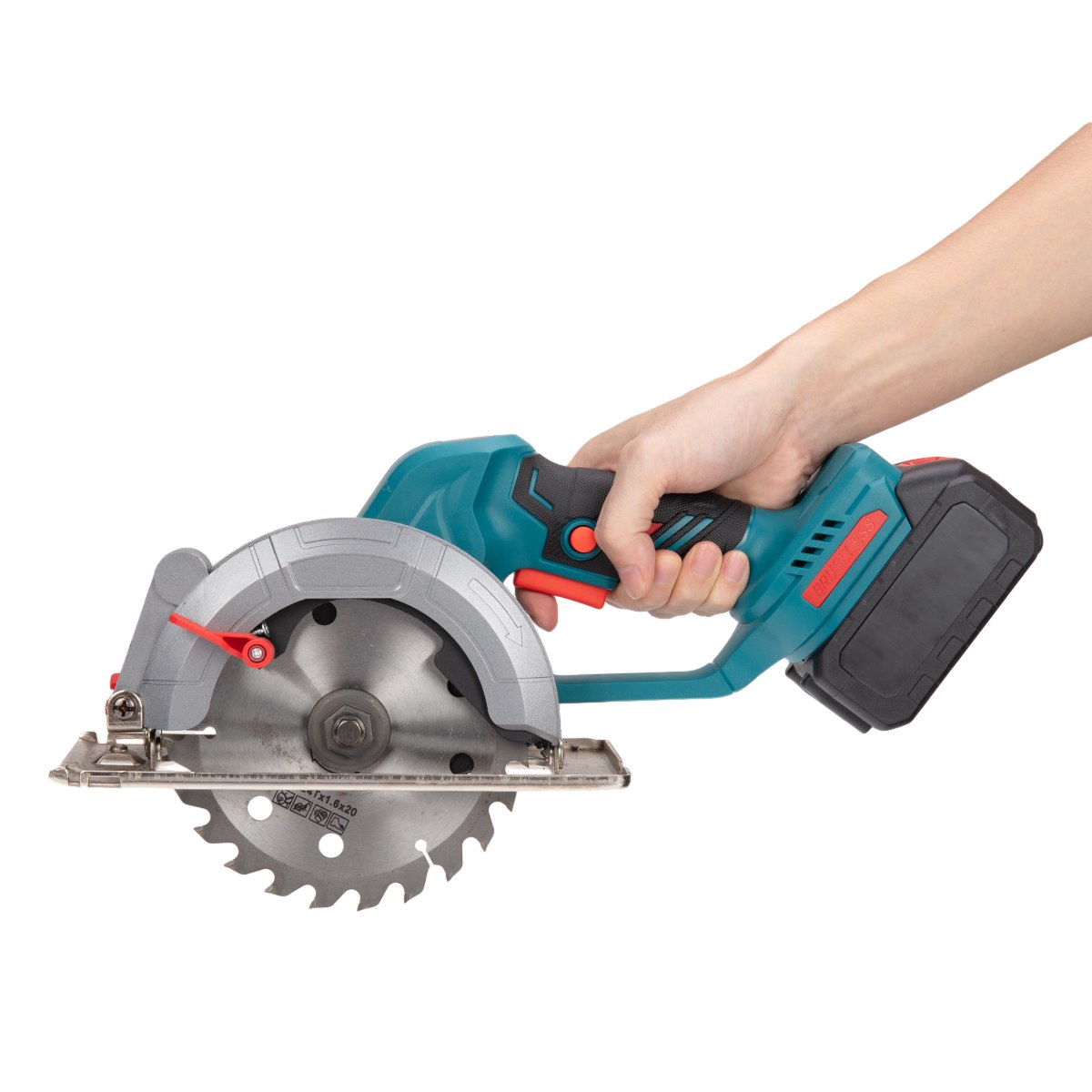 Scie circulaire sans fil&nbsp;: son prix est-il justifié par ses caractéristiques&nbsp;?